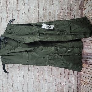 A.n.a sleeveless botton up top xs nwt